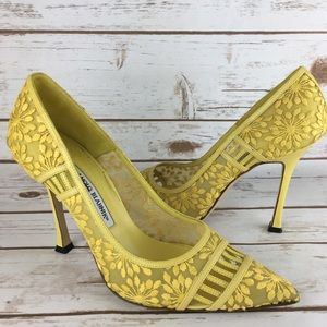 Manolo Blahnik stiletto in canary yellow lace